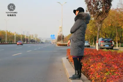 90 % white goose down coat