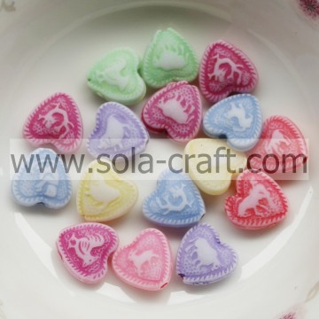 4 * 10 * 10MM sculpté lavé motif coloré de perles de charme de coeur de Zhejiang