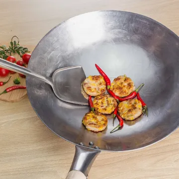 Traditional Chinese Carbon Steel Wok Pan with Wooden Handle for Gas Stoves