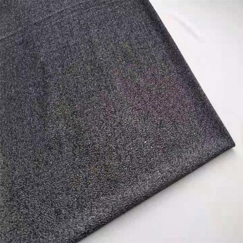 Metalliskt stickat jacquardtyg