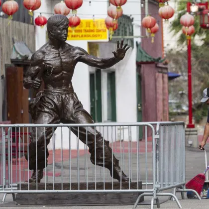 China famous outdoor garden decoration metal craft bronze bruce lee statue