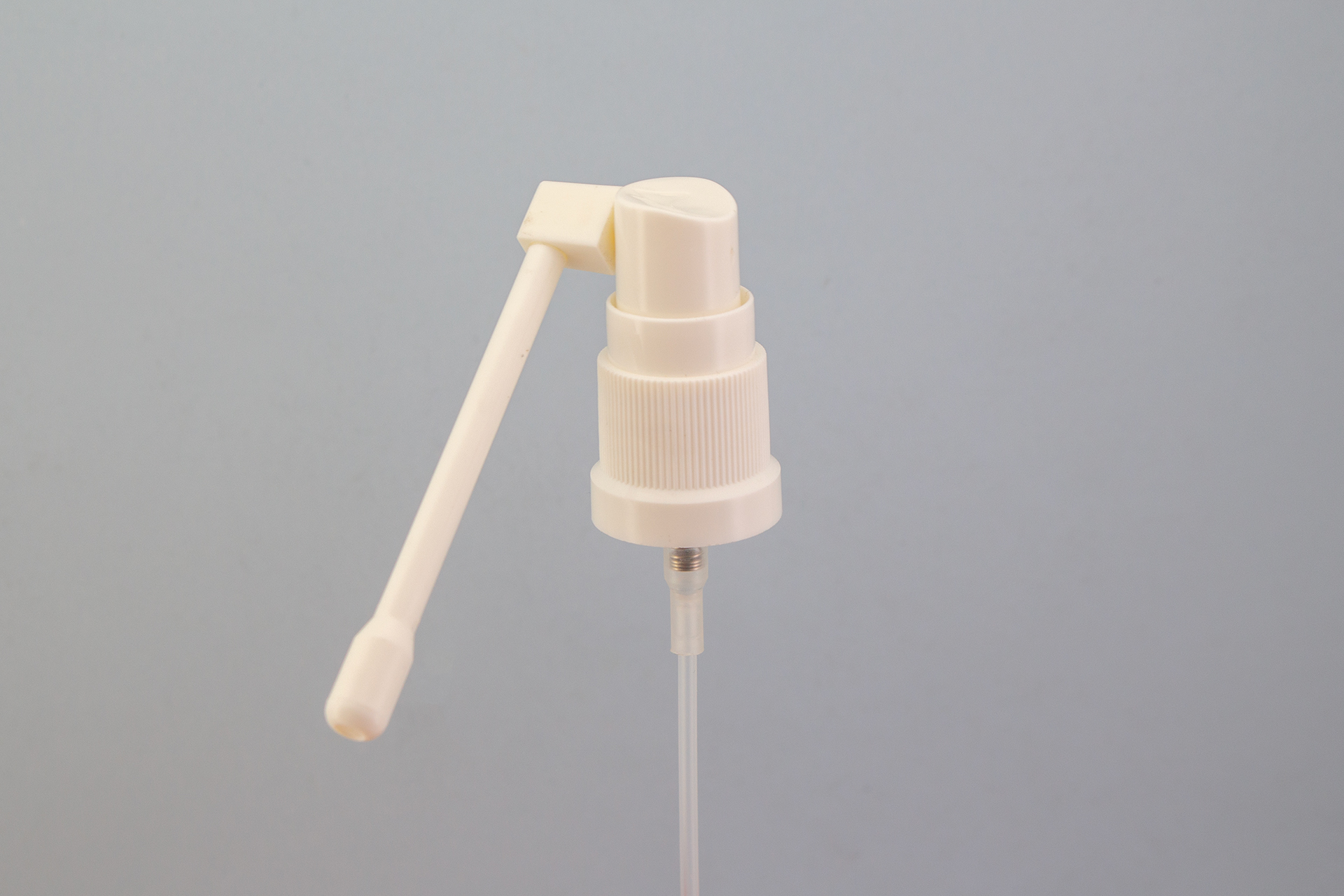 18/415 White Oral Sprayer Pump with Ribbed Skirt and Long Nozzle for Pharmaceutical Packaging