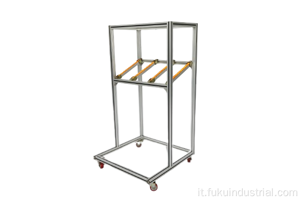 Combinazione di scaffali mobili con banco di lavoro