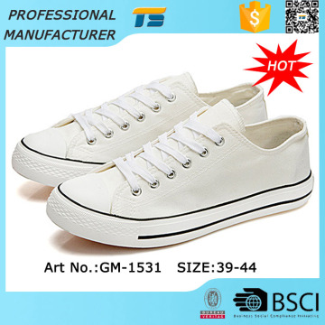 Wholesale China Low Price Man's Cheap Canvas Shoes Sneakers