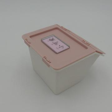 小さなプラスチック製オフィス用ゴミ箱