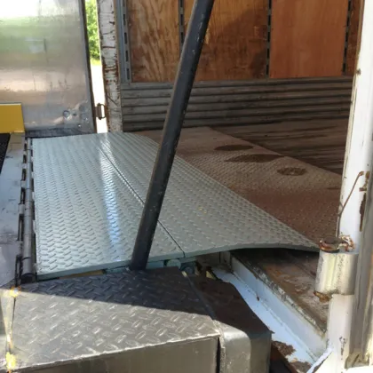 Manual Edge Dock Leveler - 6 Tons Capacity Hand Dock Ramp