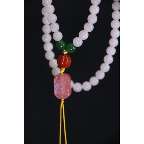 Collar multiestilo con cuentas blancas de lujo ligero