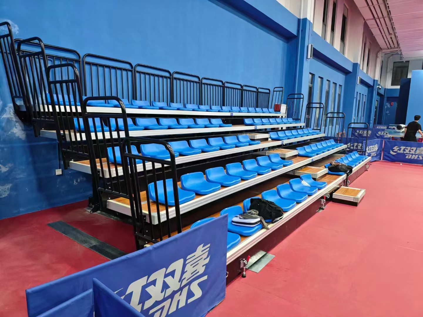Low backrest telescopic bleacher stadium seats