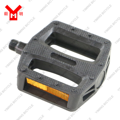 Low Price Bicycle Pedal Plastic Flat Pedal For Bicycle Lightweight Supplier