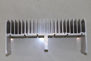 Matériau en aluminium de radiateur en forme de peigne personnalisé