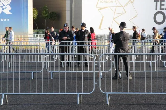 Barreras de control de multitudes de seguridad móvil portátiles con pies planos