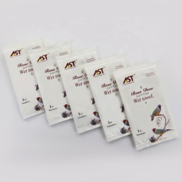 Khăn làm ẩm mặt và tay dùng một lần