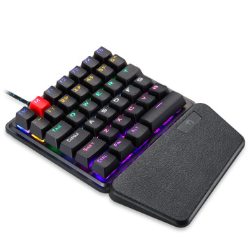 Geschriebene RGB-Spieltastatur