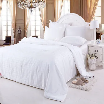 Custom China Pure Mulberry Silk Bedding Set Quilt Comforter