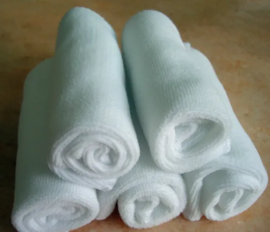 White Lightweight Microfiber Glass Towel