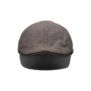 Минималистичный берет с вышивкой в ​​классическом стиле «елочка»