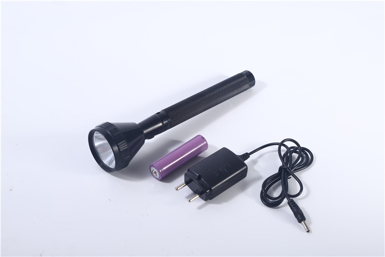 China Manufacturer Supply Powerful LED Rechargeable Hunting Flashlight