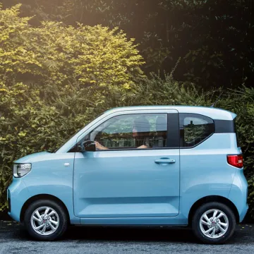 Hot Selling Wuling Mini EV New Electric Car in 2022 Fully Enclosed New Energy Electric Car