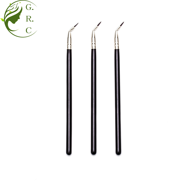 thin eyeliner brush