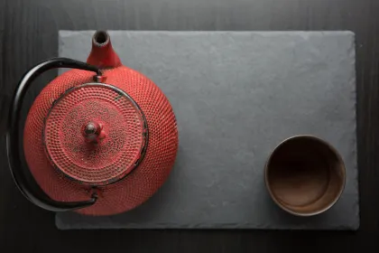Red Embossed High-Quality Cast Iron Tea Kettle - 0.6L Teapot - China