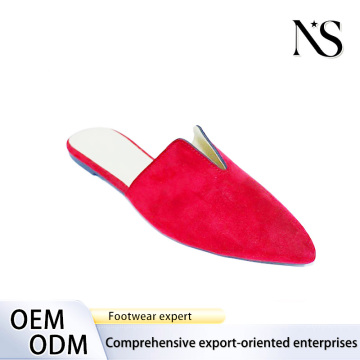 Mules rojas elegantes para una comodidad elegante