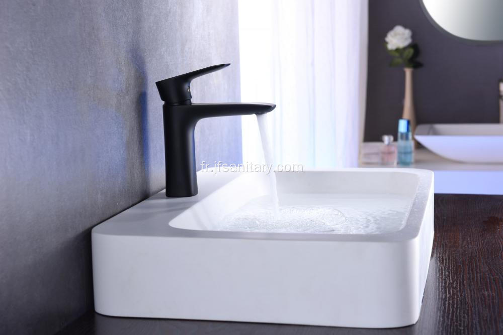 Robinets de salle de bain carrés noirs mat mat