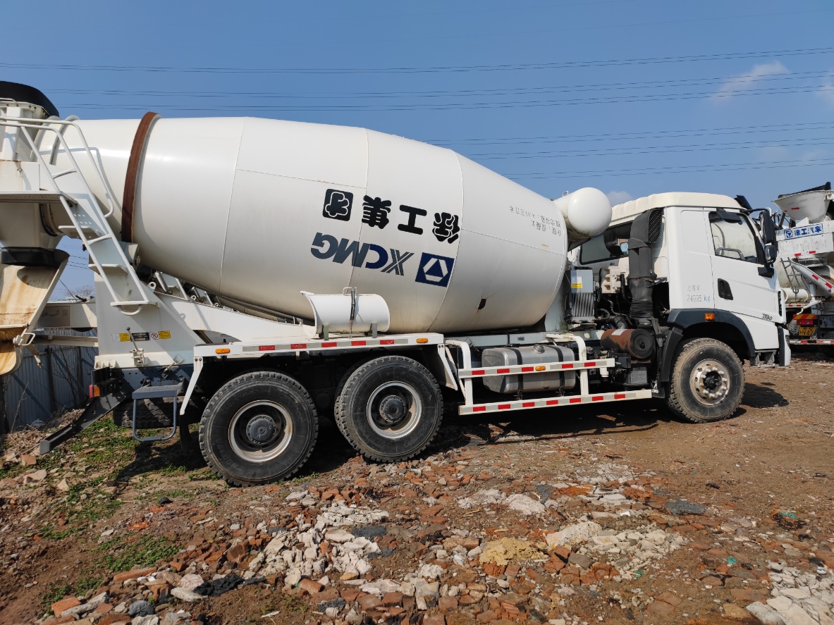 14 Cubic Meter Second Hand Concrete Mixer Trucks
