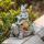 Lapin sur la statue en plein air du jardin de tortues