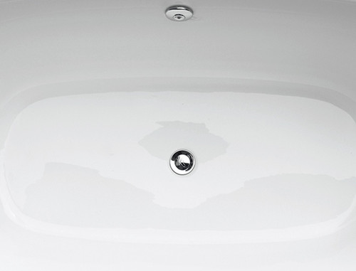 White Freestanding Bath Tub