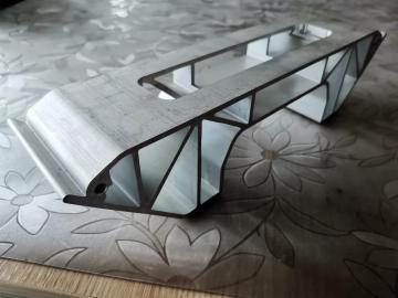 Hochwertiger CNC -Maching -Teil mit Brückenform