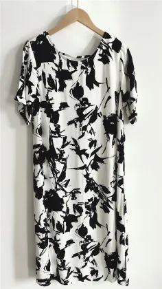 Ladies V Neck Stretch Short Sleeved Dress