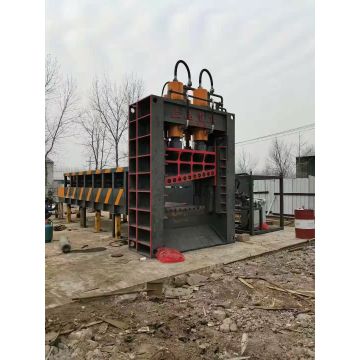 Tesoura tipo pórtico industrial para manuseio de sucata pesada