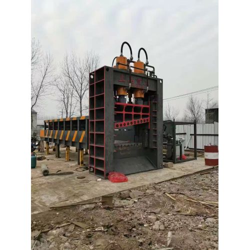 Tesoura tipo pórtico industrial para manuseio de sucata pesada