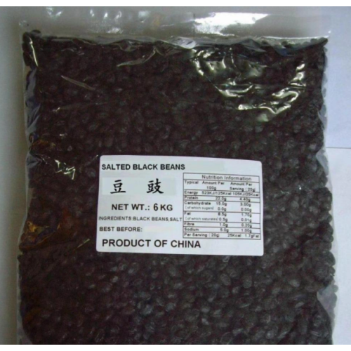 Getrocknete gesalzene schwarze Bohnen für die Zubereitung von Eintöpfen