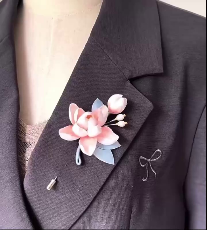 Original design of non-legacy velvet brooch