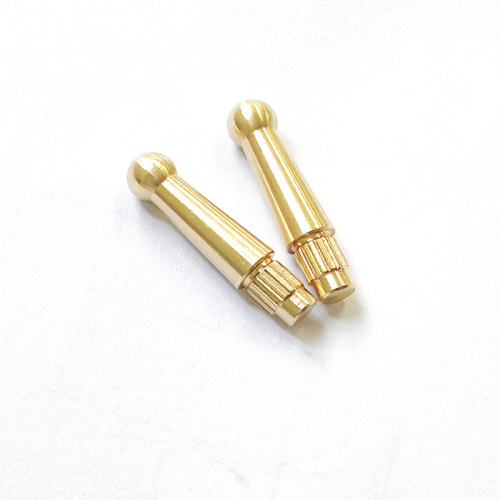 Vlastní mosazný vroubkovaný kolík