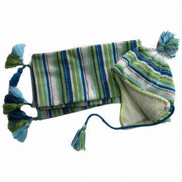 Knitted hat and scarf suit, made of 100% acrylic, with fleece lining inside of hat
