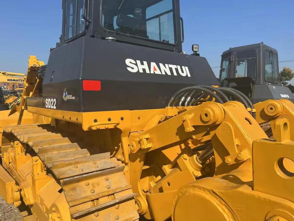 Utilizou Bulldozer Shantui SD22 com estripador de volta 220hp