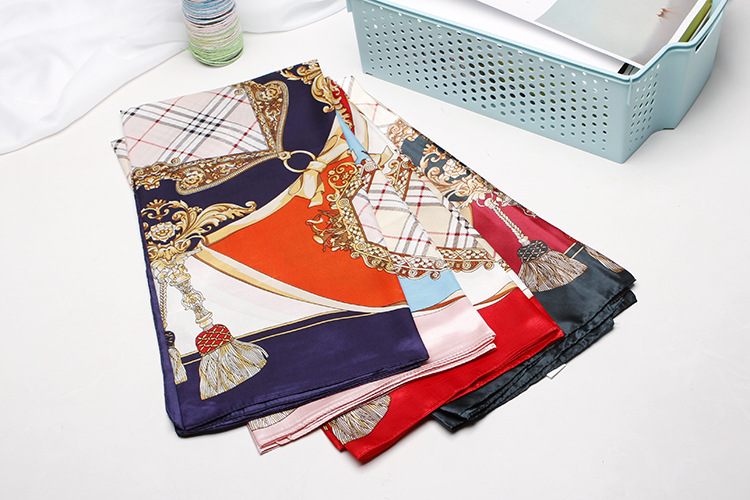 Silk scarves and scarves imitate printed silk scarves (3)