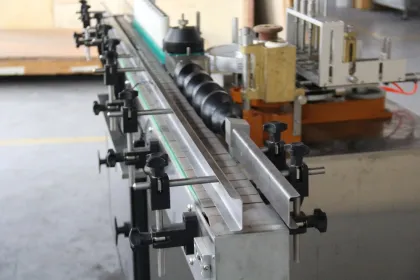 Automatic 100b/m mineral water bottle glue labeling machine