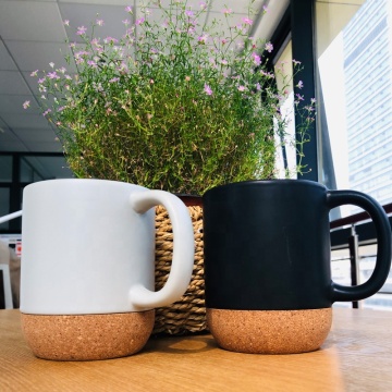 Customized Logo Ceramic Coffee Mug with Cork Bottom and Plastic Lid