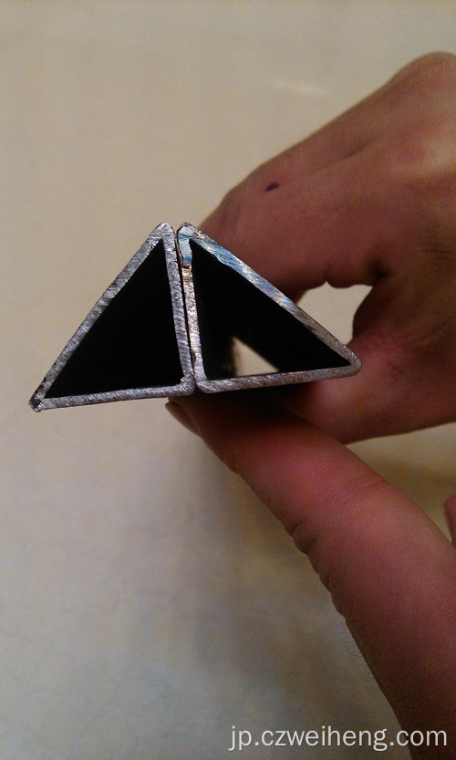 三角形鋼チューブ 25 * 25 * 1.6 mm