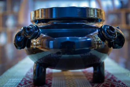 Black glaze Sanyangkaitai tripod stove