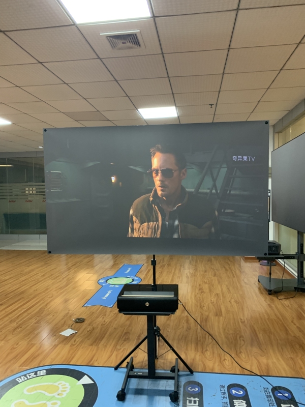 Tripod 4K moive theater portable projector screen