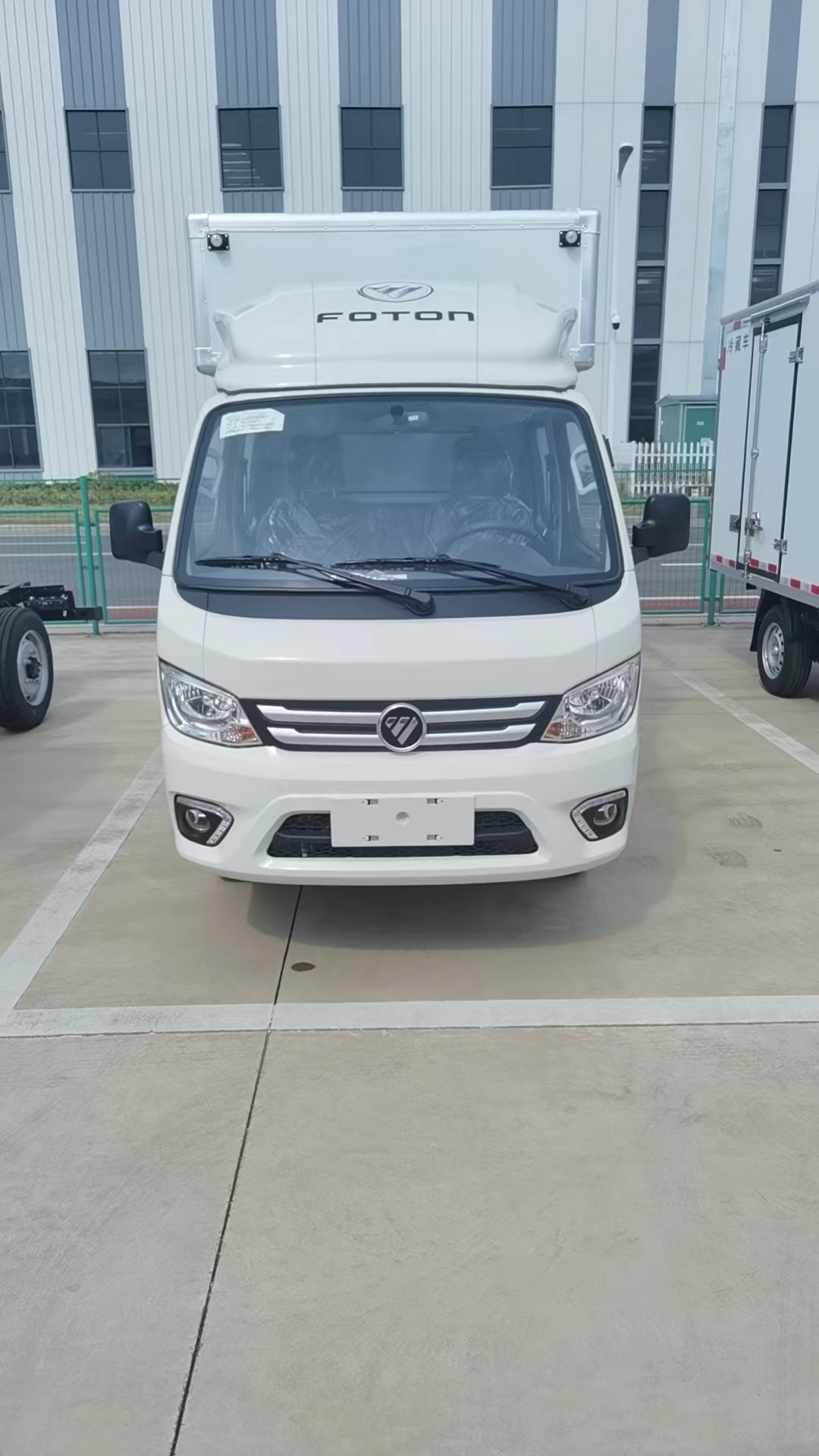 Reliable High-Performance Corrosive Cargo Tank Van