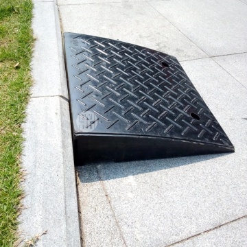 Heavy Duty Rubber Curb Ramp for Driveway and Truck Wheelchair Access