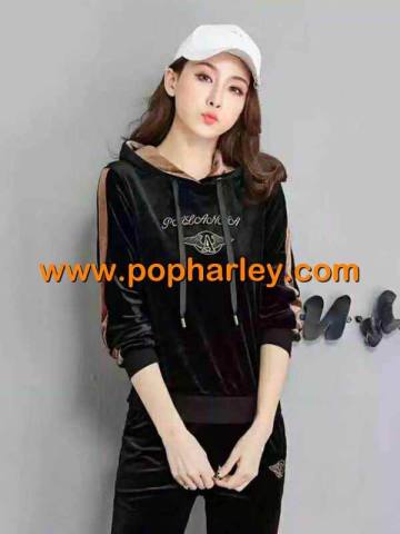 wholesale woman sportswear and leisure suits
