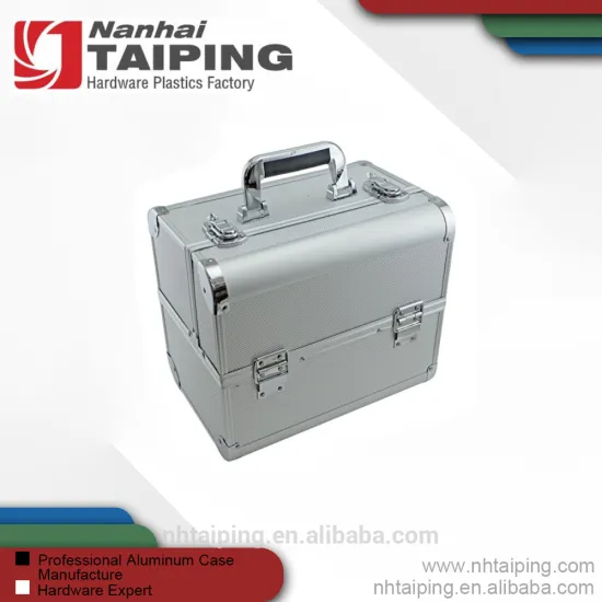 silver up to date elegant ladies' makeup artist train case