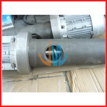 Feed screw for feeder