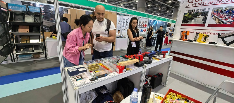 Leeyu Precision's Booth Becomes a Must-Visit for International Buyers at the Canton Fair, with Flourishing Cooperation Awaiting Development!